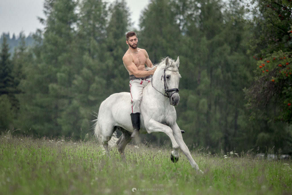 Mężczyźni i konie - stylizowane sesje fotograficzne