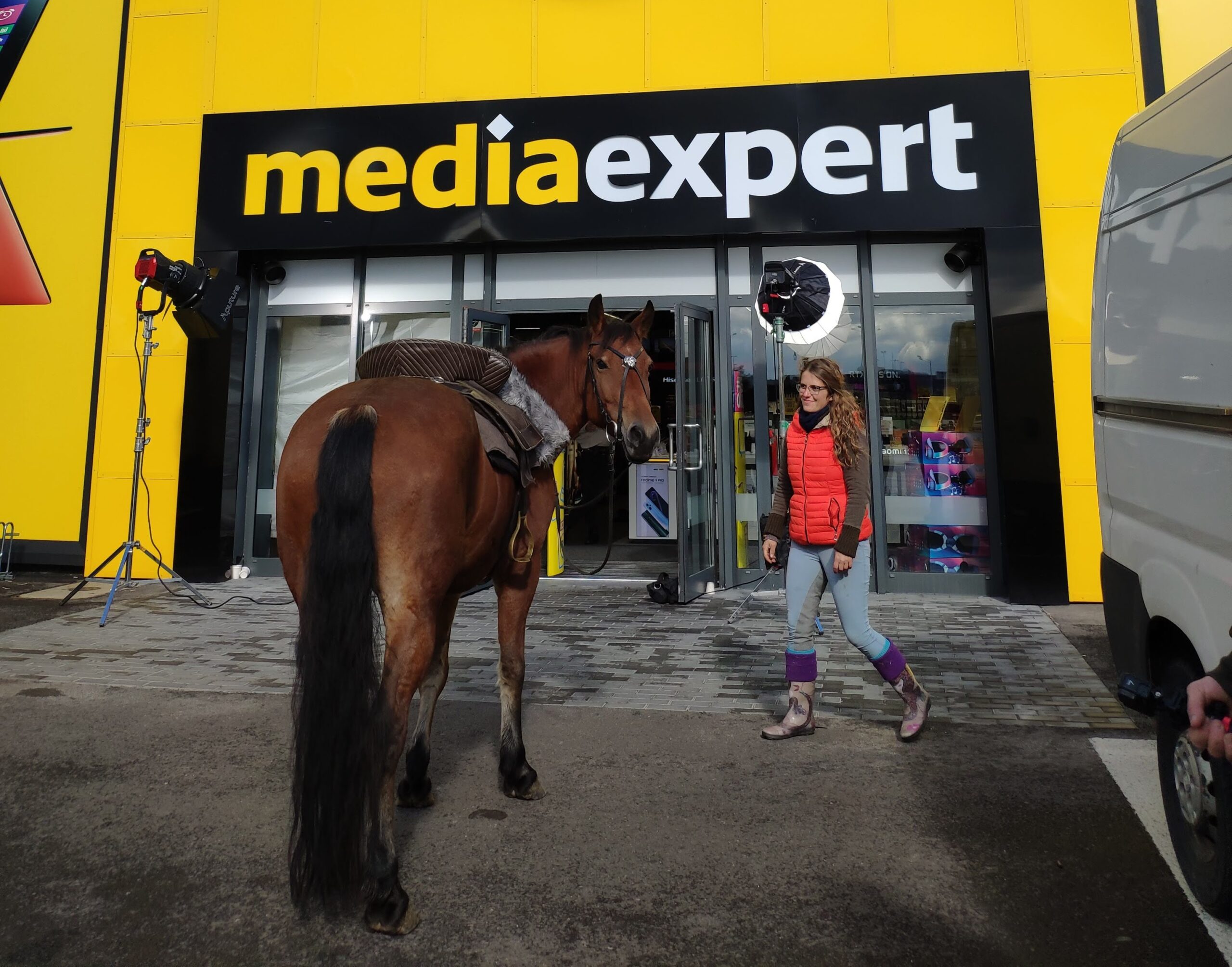 Reklama XBOX dla Media Expert – wynajem konia do reklamy